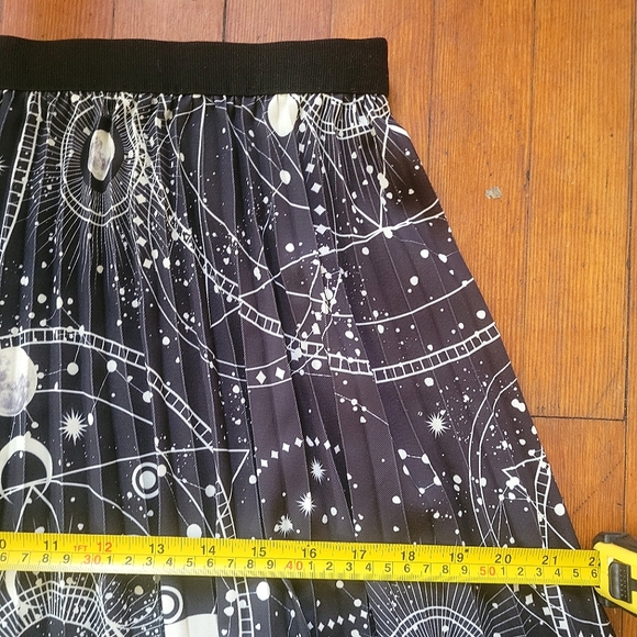 Astrology Pleated Skirt, Sz S-M - Picture 7 of 10